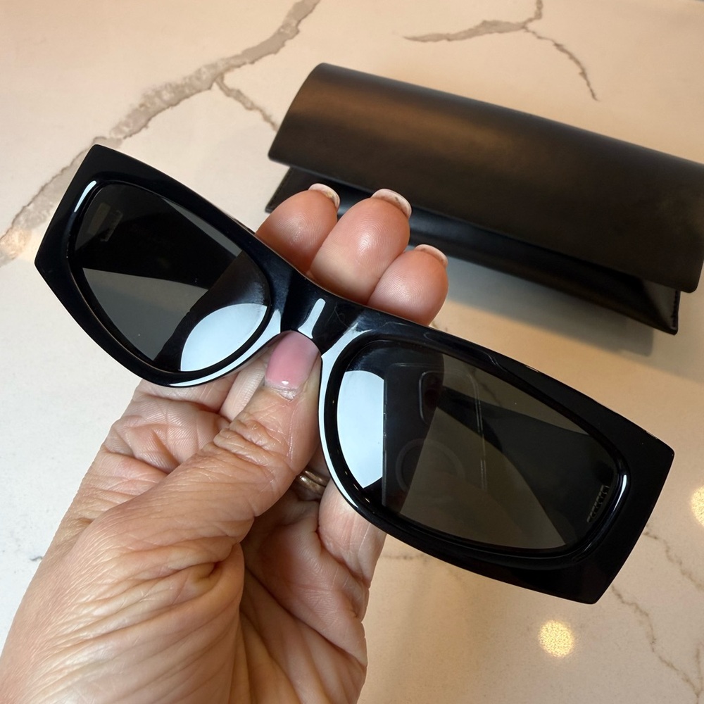 Saint Laurent Rectangular Acetate Sunglasses with gold hardware - Picture 4 of 14